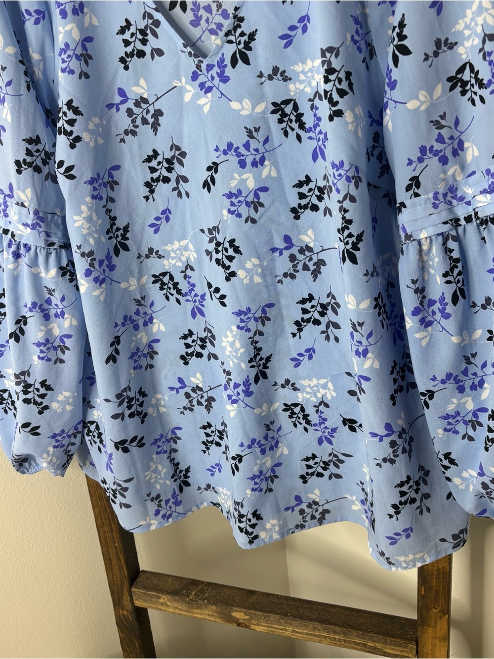 Lane Bryant Blue Floral V-Neck Balloon Sleeve Top Size 14 - Picture 3 of 6